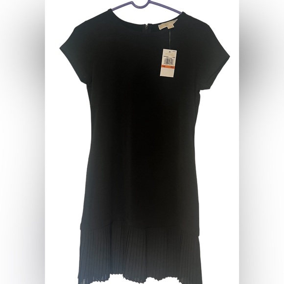 NWT Michael Kors Women’s Black Crew Neck Short Sleeve Pleated Hem Dress SzP/S - Picture 2 of 16